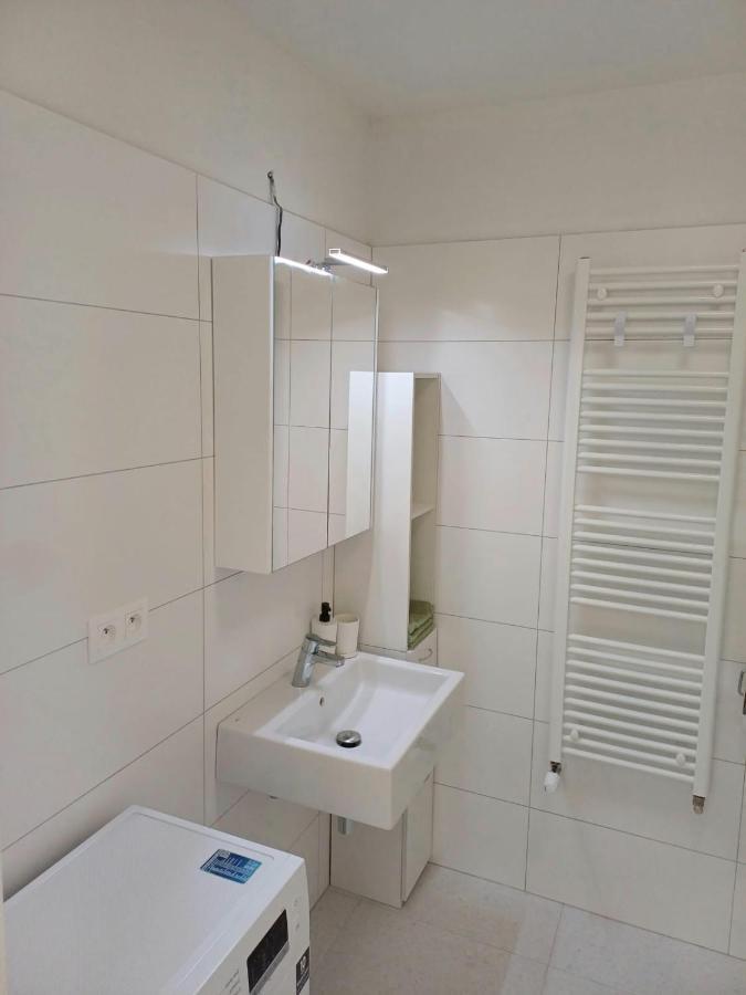 New Air-Conditioned Apartment 5 Minutes By Walk From The Airport With Free Garage Parking Μπρατισλάβα Εξωτερικό φωτογραφία