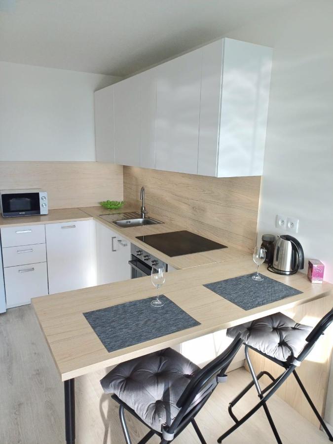New Air-Conditioned Apartment 5 Minutes By Walk From The Airport With Free Garage Parking Μπρατισλάβα Εξωτερικό φωτογραφία